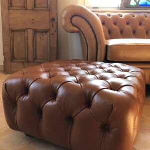 poggiapiedi-chesterfield-con-divano