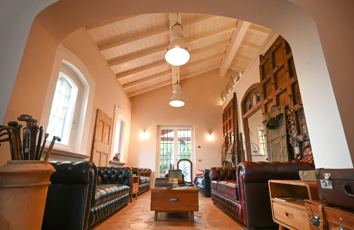 position-absolute emporio-chestefield-sede-latina